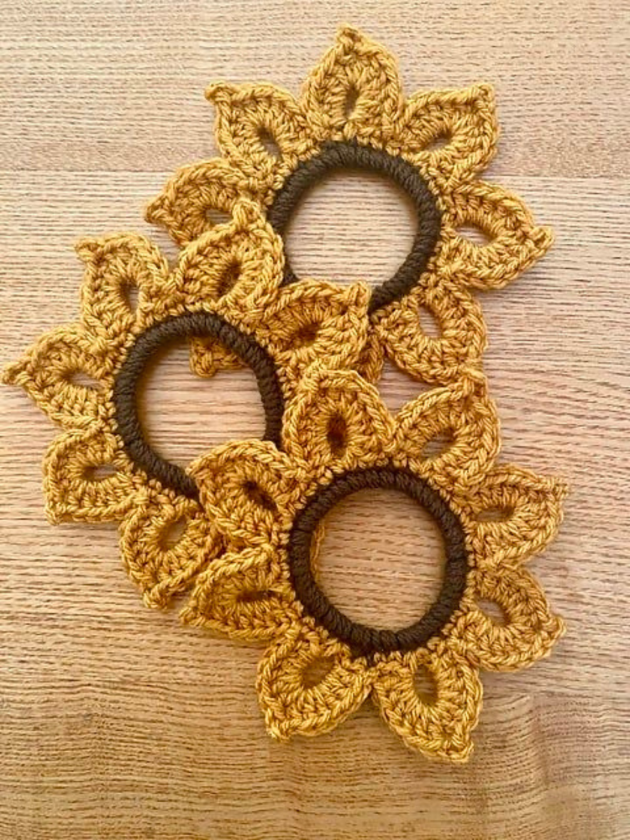 Sunflower Scrunchie - Masterclass - The Crochet Boy