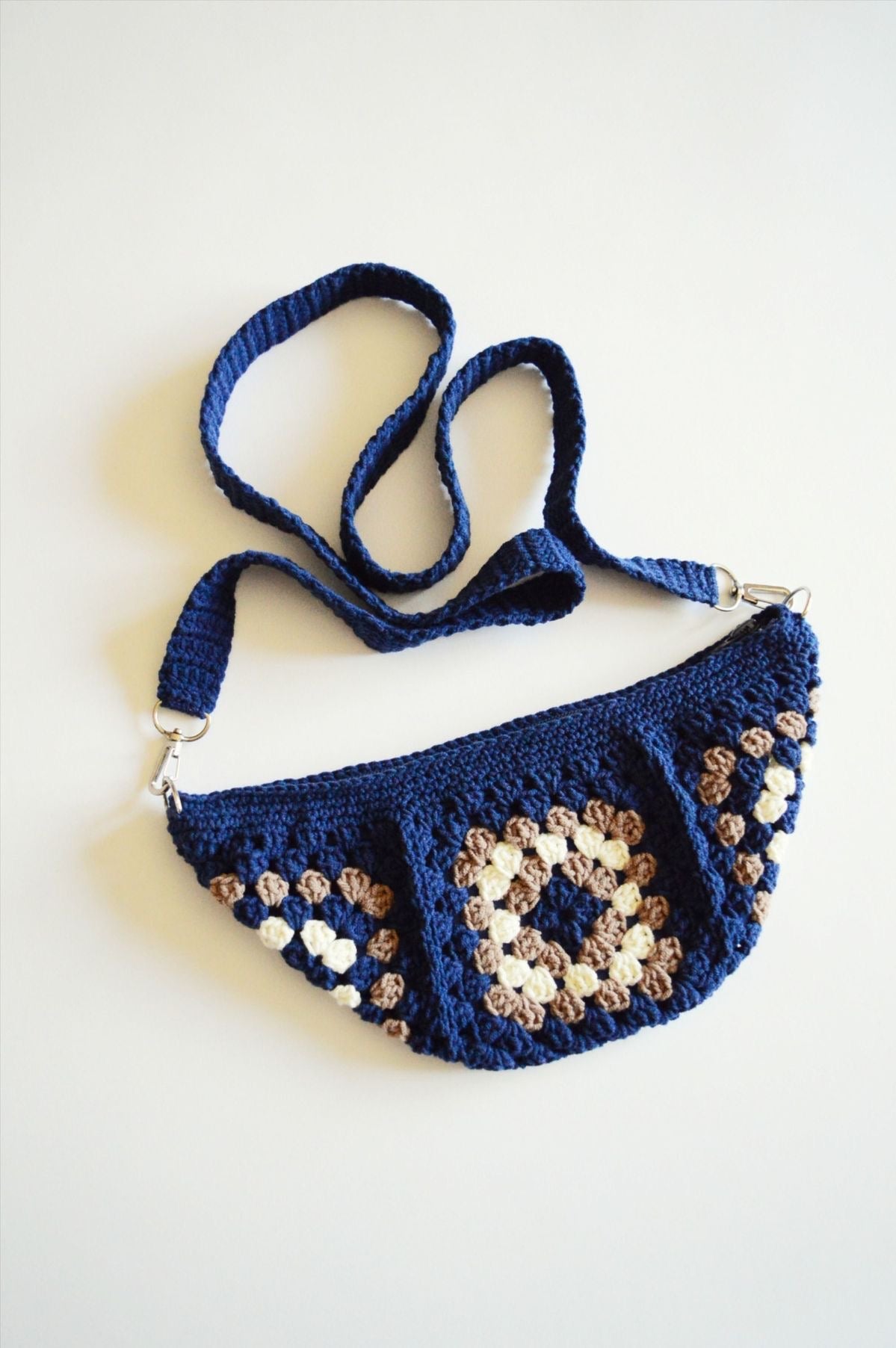 Granny square Crossbody Bag - Masterclass - The Crochet Boy