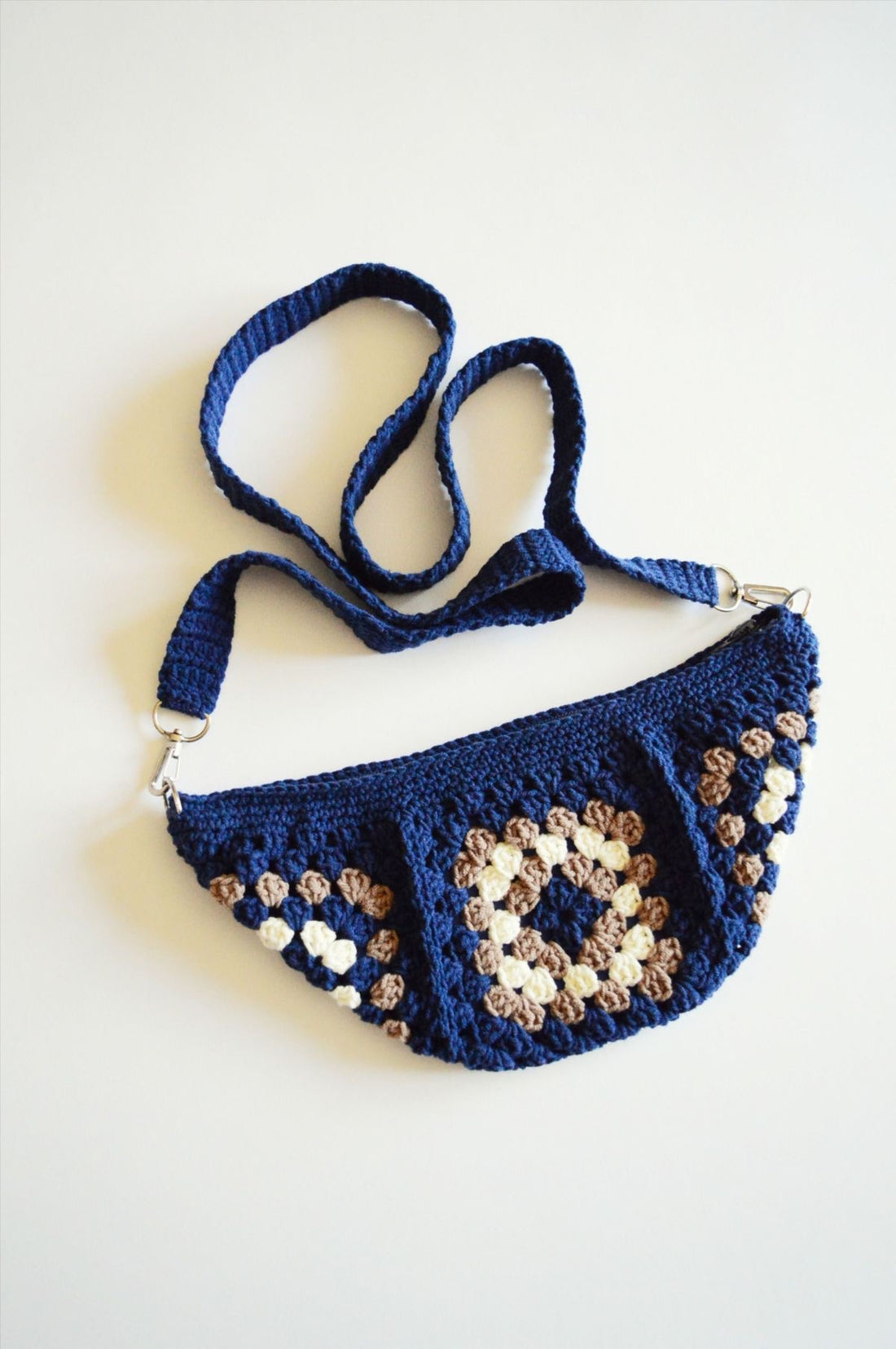 Granny square Crossbody Bag - Masterclass - The Crochet Boy